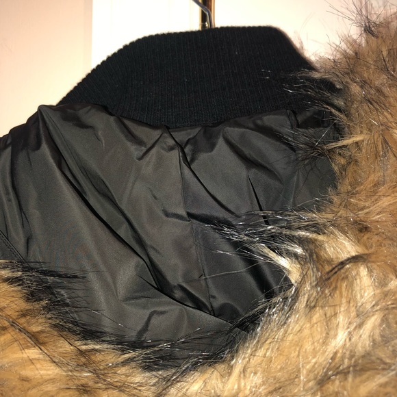 Tommy Hilfinger Women’s Faux Fur Trimmed Hooded Coat, Size Medium - Picture 5 of 7